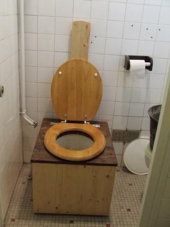 Toilette sèche boîte avec ouverture sur le dessus